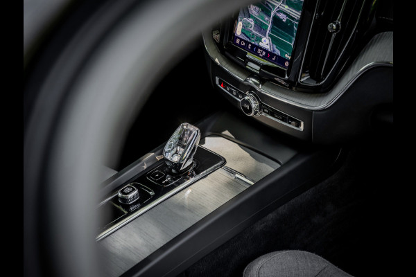 Volvo XC60 2.0 T8 Plug-in hybrid AWD Ultimate Dark R-Design|Panoramadak|360 camera