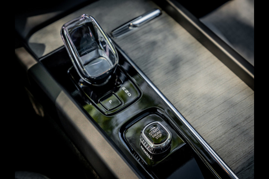 Volvo XC60 2.0 T8 Plug-in hybrid AWD Ultimate Dark R-Design|Panoramadak|360 camera