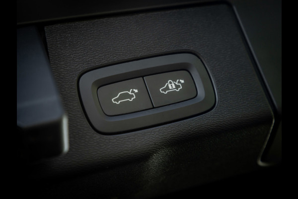 Volvo XC60 2.0 T8 Plug-in hybrid AWD Ultimate Dark R-Design|Panoramadak|360 camera