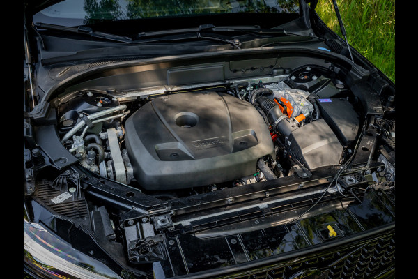 Volvo XC60 2.0 T8 Plug-in hybrid AWD Ultimate Dark R-Design|Panoramadak|360 camera