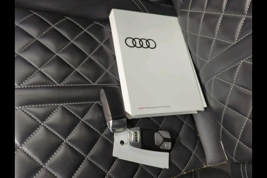 Audi Q5 Sportback 50 TFSI e S edition S-Line | Luchtvering | RS Seats | Stoelverwarming | Ambiance Verlichting | Camera | Cruise Control | Navigatie | Apple Carplay | Keyless | Trekhaak | Matrix LED | SOH 80%
