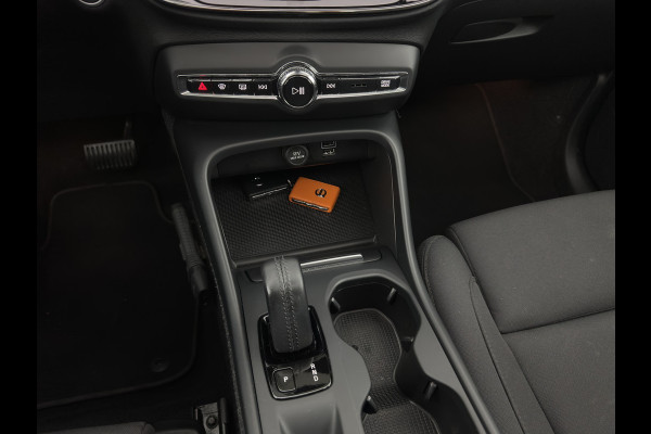 Volvo XC40 1.5 T4 Recharge R-Design Expression {SoH-83%} (Plug-in) (INCL-BTW)  Aut. *PANO | DIGI-COCKPIT | HARMAN/KARDON | BLINDSPOT | KEYLESS | DAB | SPORTSEATS | FULL-LED | NAVI-FULLMAP | CAMERA | ECC | TOWBAR | 18'' ALU*