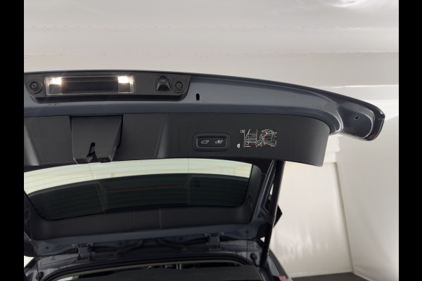 Volvo XC40 1.5 T4 Recharge R-Design Expression {SoH-83%} (Plug-in) (INCL-BTW)  Aut. *PANO | DIGI-COCKPIT | HARMAN/KARDON | BLINDSPOT | KEYLESS | DAB | SPORTSEATS | FULL-LED | NAVI-FULLMAP | CAMERA | ECC | TOWBAR | 18'' ALU*