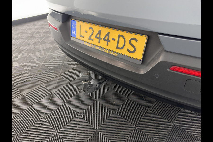Volvo XC40 1.5 T4 Recharge R-Design Expression {SoH-83%} (Plug-in) (INCL-BTW)  Aut. *PANO | DIGI-COCKPIT | HARMAN/KARDON | BLINDSPOT | KEYLESS | DAB | SPORTSEATS | FULL-LED | NAVI-FULLMAP | CAMERA | ECC | TOWBAR | 18'' ALU*