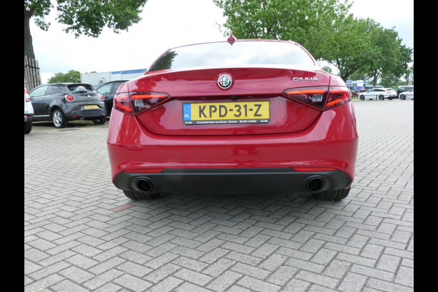 Alfa Romeo Giulia 2.0T Super