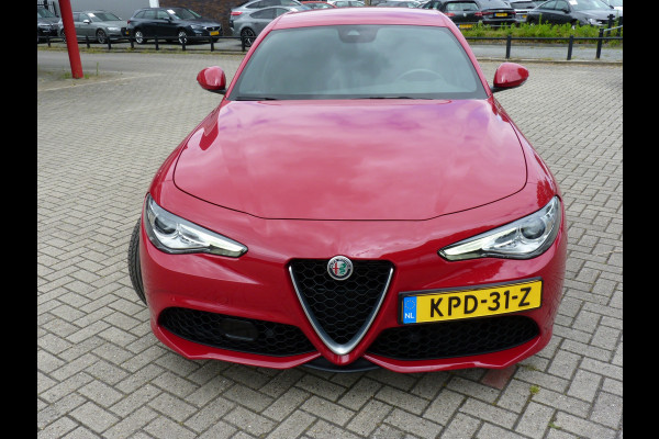 Alfa Romeo Giulia 2.0T Super