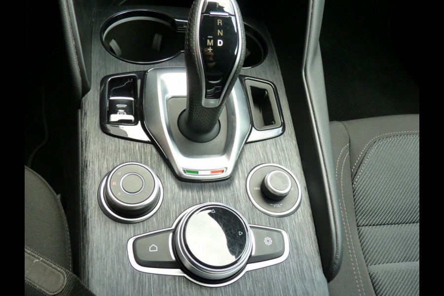 Alfa Romeo Giulia 2.0T Super