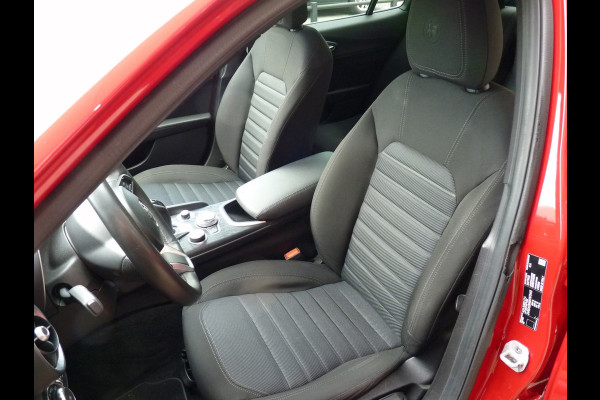 Alfa Romeo Giulia 2.0T Super