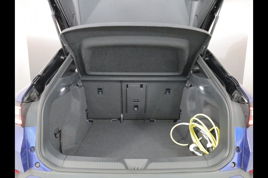 Volkswagen ID.4 First 77 kWh 204 pk | Navigatie | Parkeersensoren | Achteruitrijcamera | Lichtmetalen velgen 20" | Adaptieve cruise control |