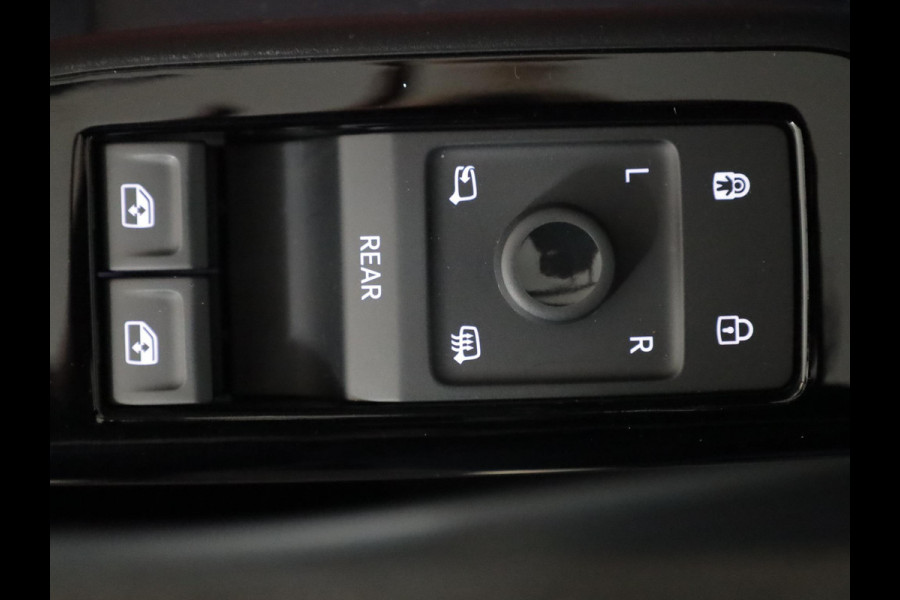 Volkswagen ID.4 First 77 kWh 204 pk | Navigatie | Parkeersensoren | Achteruitrijcamera | Lichtmetalen velgen 20" | Adaptieve cruise control |