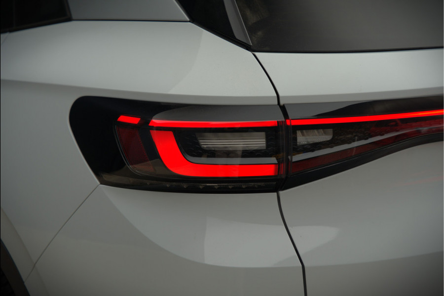 Volkswagen ID.4 First 77 kWh | Stoelverwarming | Stuurverwarming | Adaptive Cruise Control | Navigatie | Apple Carplay | Keyless | Camera | Parkeersensoren | NAP | BTW | Dealer Onderhouden | SOH 93,7%