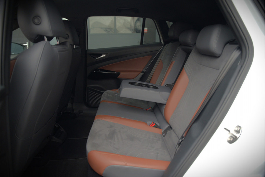 Volkswagen ID.4 First 77 kWh | Stoelverwarming | Stuurverwarming | Adaptive Cruise Control | Navigatie | Apple Carplay | Keyless | Camera | Parkeersensoren | NAP | BTW | Dealer Onderhouden | SOH 93,7%