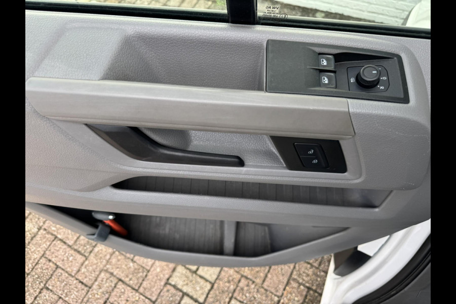 Volkswagen Crafter 35 2.0 TDI L4 DC Carplay Cruise control Automatisch airco Navigatie