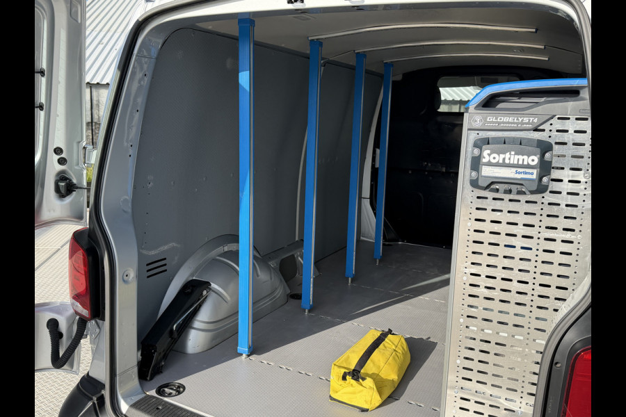 Volkswagen Transporter 2.0 TDI L2H1 150 PK / laadruimte inrichting