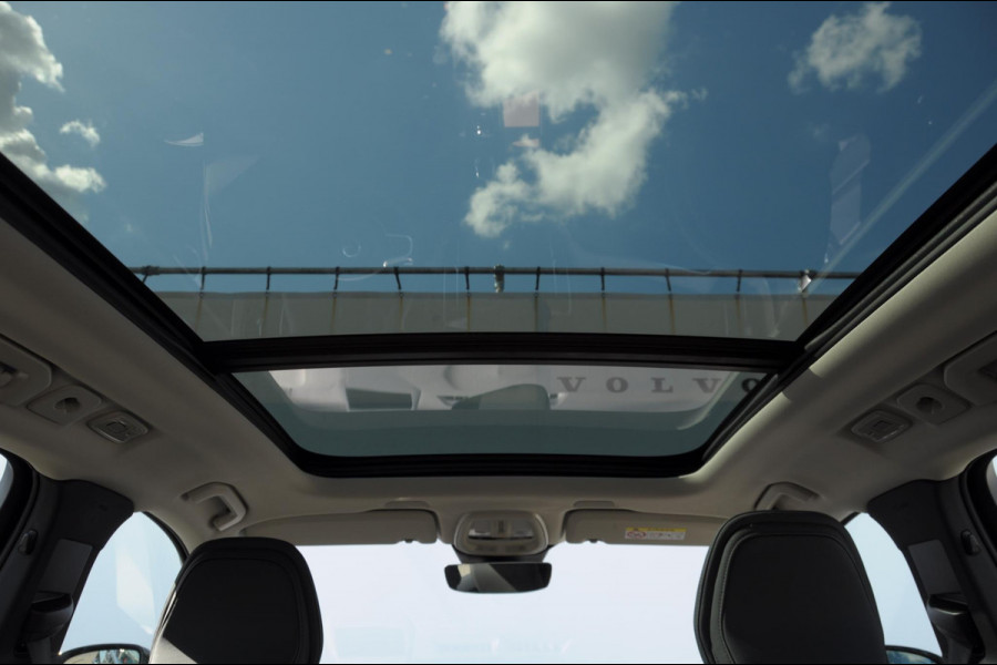 Volvo XC60 T6 350PK Automaat AWD Plus Dark / Trekhaak / BLIS / Adaptieve cruise control / Panoramadak / Apple carplay / Parkeersensoren met camera / Elektrische achterklep / Elektrische stoelen met geheugen / Stoel en stuurwielverwarming