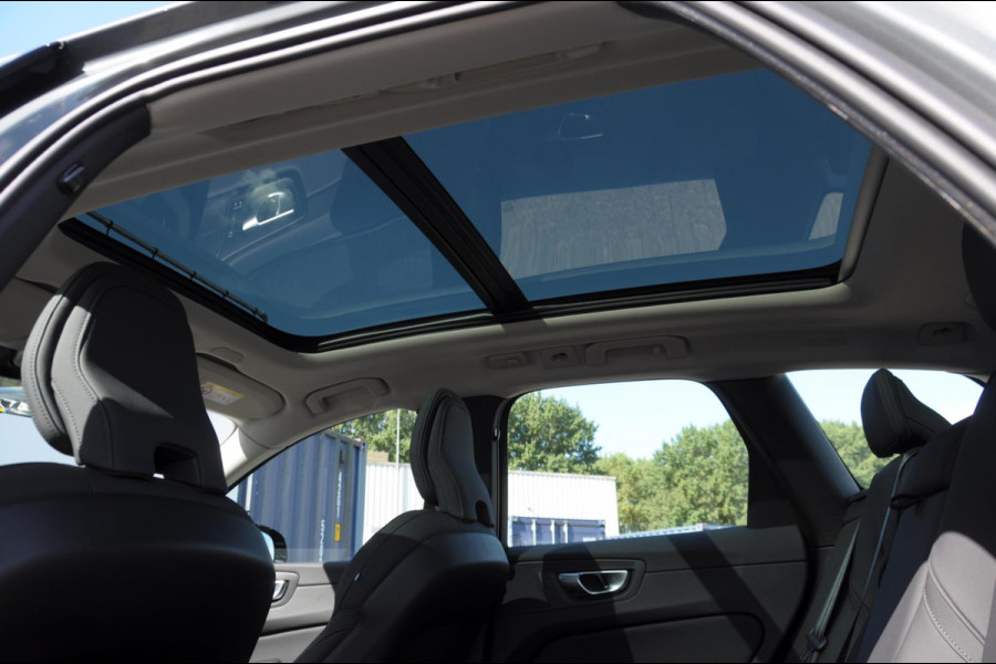 Volvo XC60 T6 350PK Automaat AWD Plus Dark / Trekhaak / BLIS / Adaptieve cruise control / Panoramadak / Apple carplay / Parkeersensoren met camera / Elektrische achterklep / Elektrische stoelen met geheugen / Stoel en stuurwielverwarming