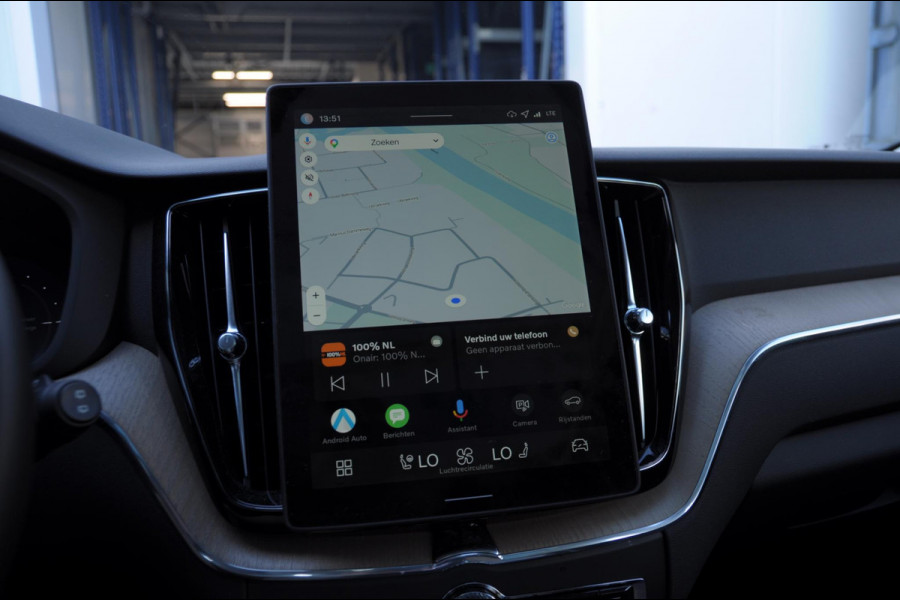 Volvo XC60 T6 350PK Automaat AWD Plus Dark / Trekhaak / BLIS / Adaptieve cruise control / Panoramadak / Apple carplay / Parkeersensoren met camera / Elektrische achterklep / Elektrische stoelen met geheugen / Stoel en stuurwielverwarming