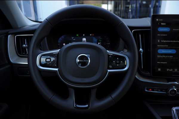 Volvo XC60 T6 350PK Automaat AWD Plus Dark / Trekhaak / BLIS / Adaptieve cruise control / Panoramadak / Apple carplay / Parkeersensoren met camera / Elektrische achterklep / Elektrische stoelen met geheugen / Stoel en stuurwielverwarming