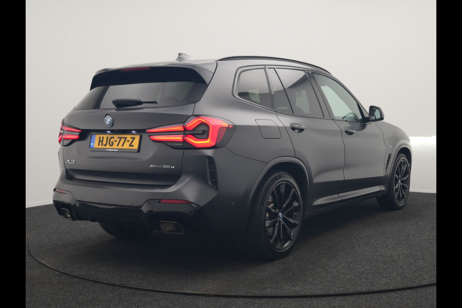 BMW X3 xDrive30e M Sport PHEV 293pk FROZEN DEEP GREY METALLIC | Head Up | Laser LED | Camera | Lederen Sportstoelen Verwarmd | Hifi Audio | Sfeerverlichting | Keyless | Blis | Apple Carplay | Navigatie | DAB | Cruise Control | 20"L.M | Plug In Hybrid |