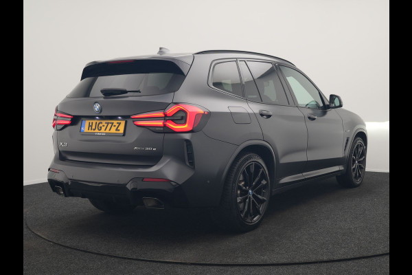 BMW X3 xDrive30e M Sport PHEV 293pk FROZEN DEEP GREY METALLIC | Head Up | Laser LED | Camera | Lederen Sportstoelen Verwarmd | Hifi Audio | Sfeerverlichting | Keyless | Blis | Apple Carplay | Navigatie | DAB | Cruise Control | 20"L.M | Plug In Hybrid |