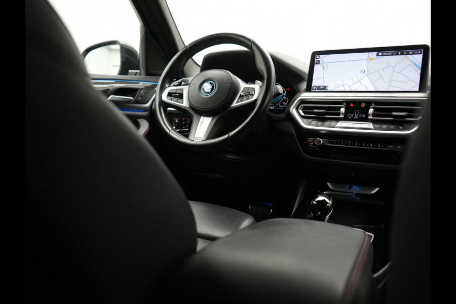 BMW X3 xDrive30e M Sport PHEV 293pk FROZEN DEEP GREY METALLIC | Head Up | Laser LED | Camera | Lederen Sportstoelen Verwarmd | Hifi Audio | Sfeerverlichting | Keyless | Blis | Apple Carplay | Navigatie | DAB | Cruise Control | 20"L.M | Plug In Hybrid |