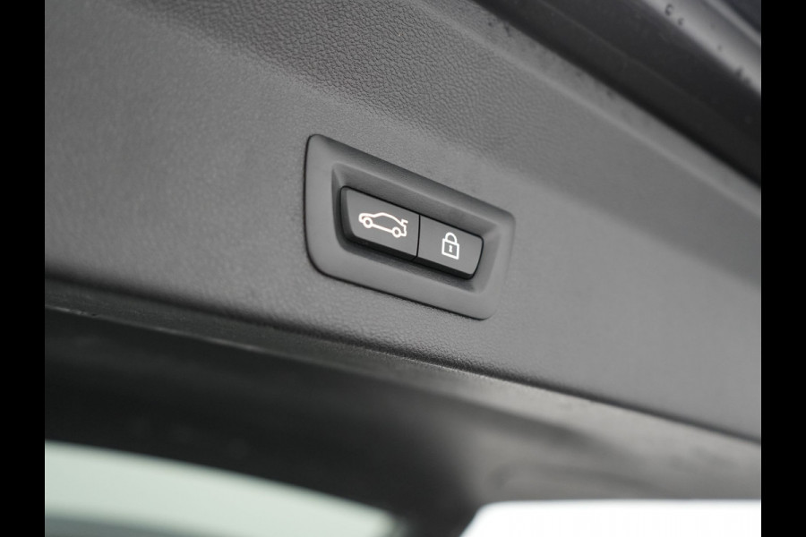 BMW X3 xDrive30e M Sport PHEV 293pk FROZEN DEEP GREY METALLIC | Head Up | Laser LED | Camera | Lederen Sportstoelen Verwarmd | Hifi Audio | Sfeerverlichting | Keyless | Blis | Apple Carplay | Navigatie | DAB | Cruise Control | 20"L.M | Plug In Hybrid |