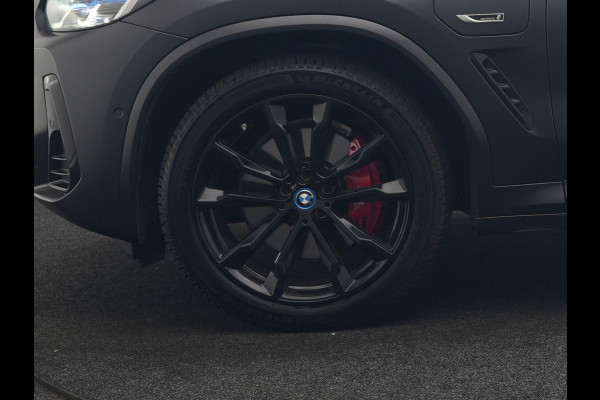BMW X3 xDrive30e M Sport PHEV 293pk FROZEN DEEP GREY METALLIC | Head Up | Laser LED | Camera | Lederen Sportstoelen Verwarmd | Hifi Audio | Sfeerverlichting | Keyless | Blis | Apple Carplay | Navigatie | DAB | Cruise Control | 20"L.M | Plug In Hybrid |