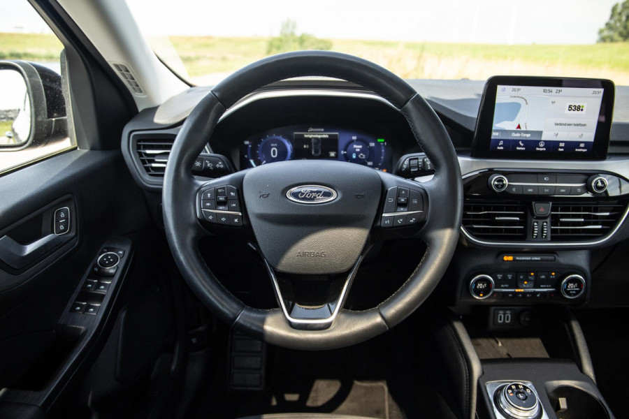 Ford Kuga 2.5 PHEV Titanium PANORAMA DAK / CAMERA / CRUISE CONTROLE / STOEL VERWARMING / CARPLAY