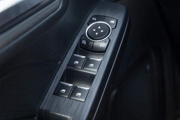 Ford Kuga 2.5 PHEV Titanium PANORAMA DAK / CAMERA / CRUISE CONTROLE / STOEL VERWARMING / CARPLAY