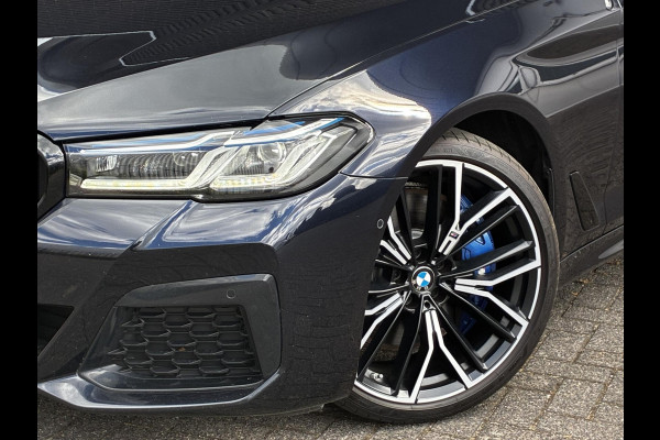BMW 5 Serie Touring 530d High Executive M Sport Pakket Automaat / Live Cockpit Professional / Head-Up Display / Panoramadak / Laser / Adaptieve Cruise Control / Stoelverwarming / HiFi / 20 Inch / Sportstoelen voor / DAB