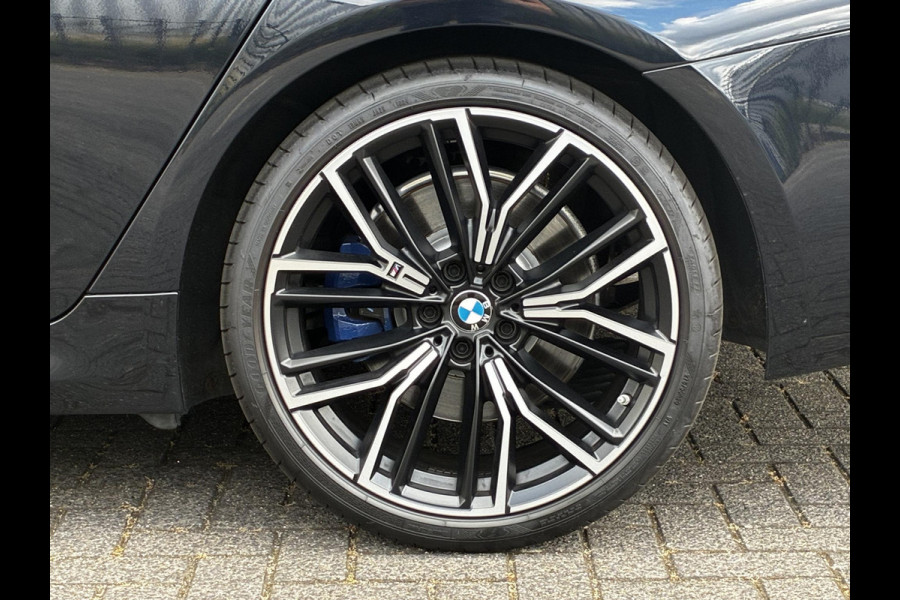 BMW 5 Serie Touring 530d High Executive M Sport Pakket Automaat / Live Cockpit Professional / Head-Up Display / Panoramadak / Laser / Adaptieve Cruise Control / Stoelverwarming / HiFi / 20 Inch / Sportstoelen voor / DAB
