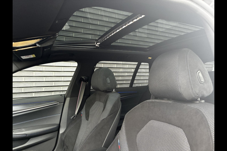 BMW 5 Serie Touring 530d High Executive M Sport Pakket Automaat / Live Cockpit Professional / Head-Up Display / Panoramadak / Laser / Adaptieve Cruise Control / Stoelverwarming / HiFi / 20 Inch / Sportstoelen voor / DAB