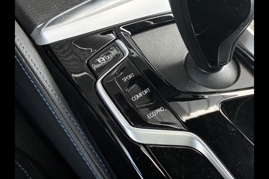 BMW 5 Serie Touring 530d High Executive M Sport Pakket Automaat / Live Cockpit Professional / Head-Up Display / Panoramadak / Laser / Adaptieve Cruise Control / Stoelverwarming / HiFi / 20 Inch / Sportstoelen voor / DAB