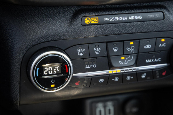 Ford Kuga 2.5 PHEV Titanium PANORAMA DAK / CAMERA / CRUISE CONTROLE / STOEL VERWARMING / CARPLAY