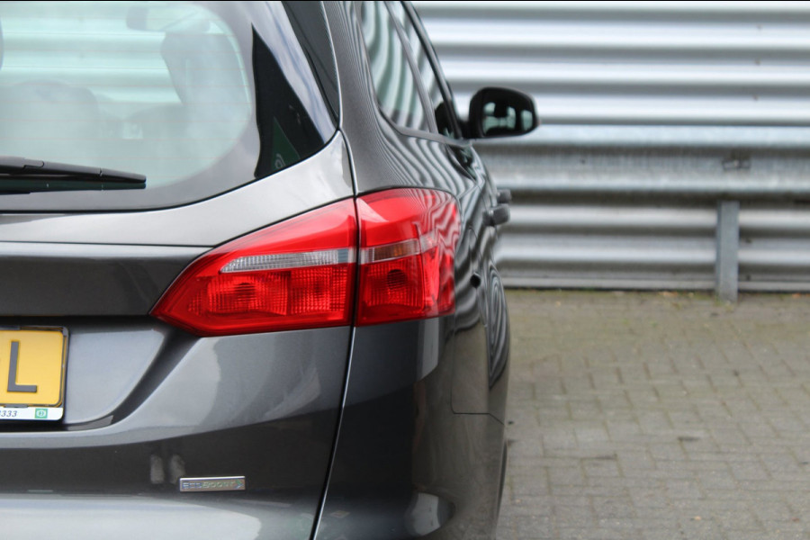 Ford FOCUS Wagon 1.0 101pk Trend Trekhaak NL-Auto NAP