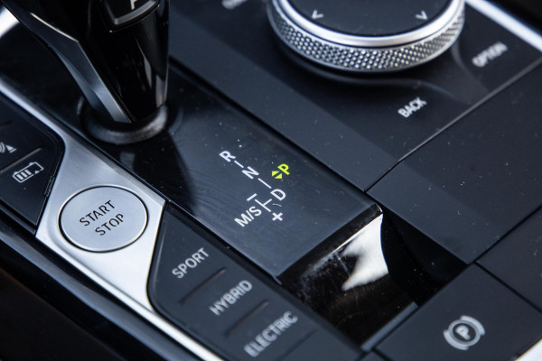 BMW 3 Serie Touring 320e LED / DEALER ONDERHOUDEN / STOELVERWARMING / CAMERA / CARPLAY