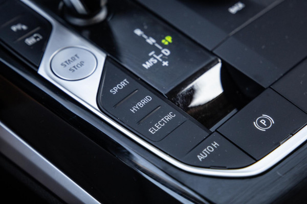 BMW 3 Serie Touring 320e LED / DEALER ONDERHOUDEN / STOELVERWARMING / CAMERA / CARPLAY