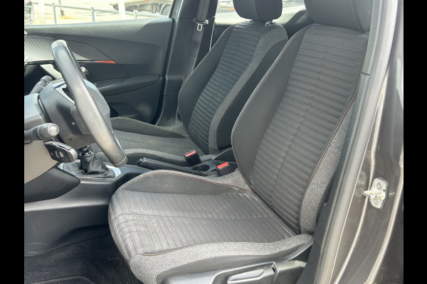 Peugeot 2008 BWJ 2022 | 1.2T 101PK Active Pack NWE DISTRIBUTIE | CLIMA | PDC | NAVI | CRUISE | CARPLAY | LICHTMETAAL |