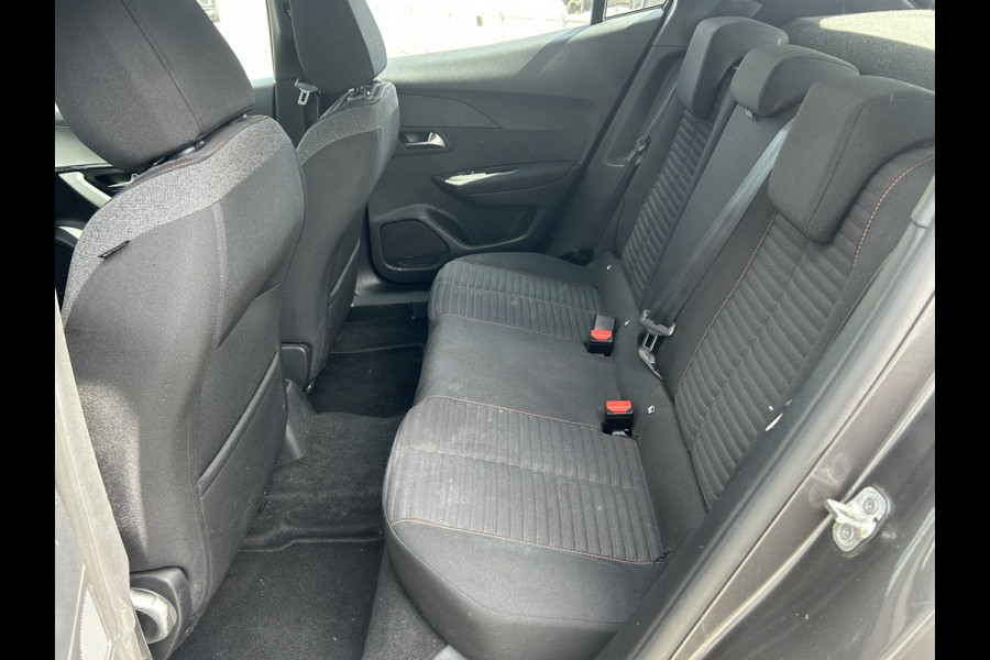 Peugeot 2008 BWJ 2022 | 1.2T 101PK Active Pack NWE DISTRIBUTIE | CLIMA | PDC | NAVI | CRUISE | CARPLAY | LICHTMETAAL |