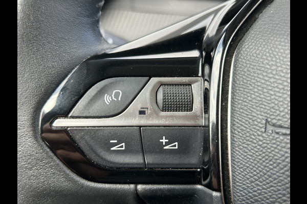 Peugeot 2008 BWJ 2022 | 1.2T 101PK Active Pack NWE DISTRIBUTIE | CLIMA | PDC | NAVI | CRUISE | CARPLAY | LICHTMETAAL |