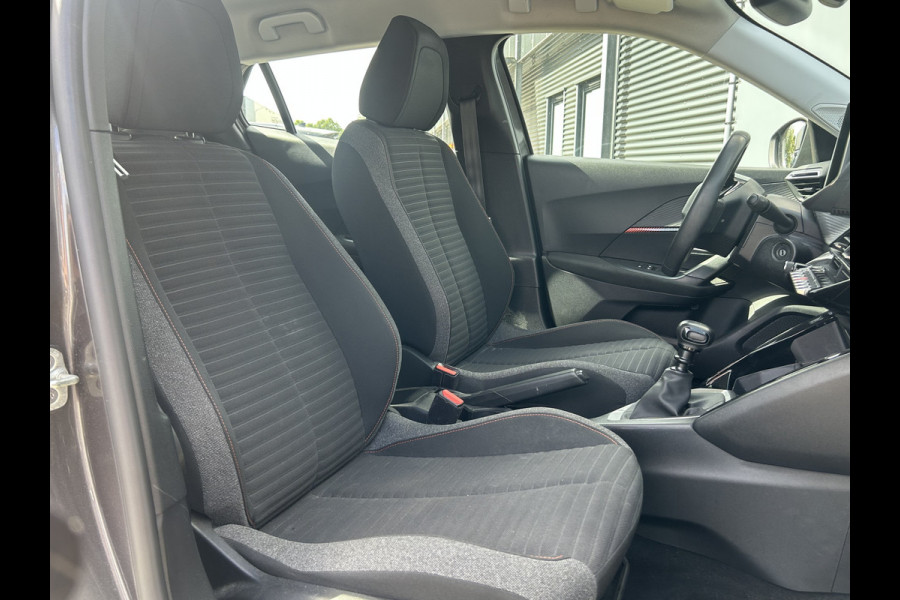 Peugeot 2008 BWJ 2022 | 1.2T 101PK Active Pack NWE DISTRIBUTIE | CLIMA | PDC | NAVI | CRUISE | CARPLAY | LICHTMETAAL |