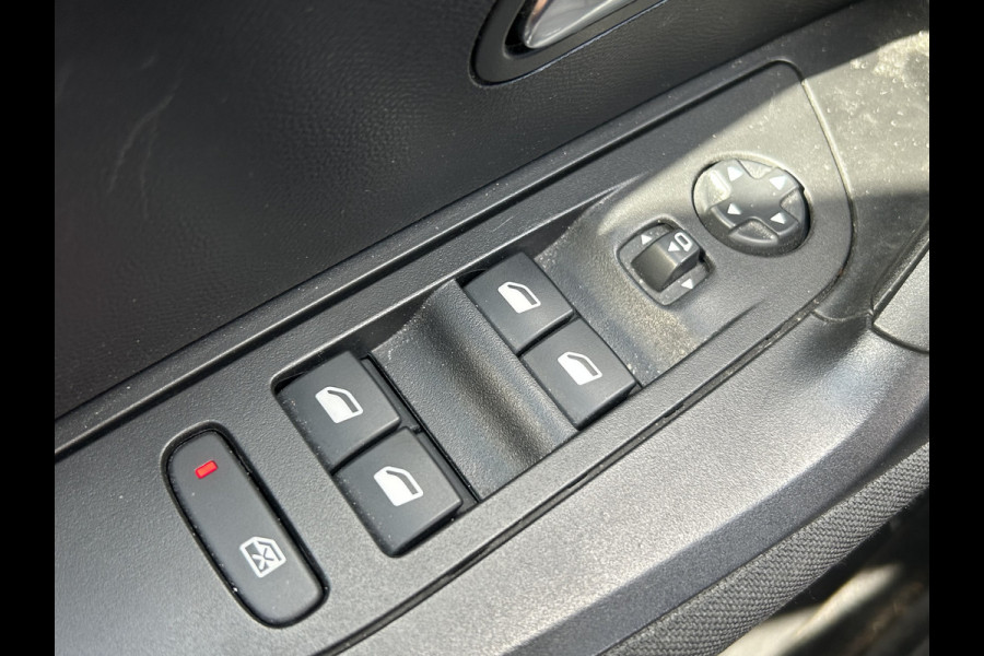 Peugeot 2008 BWJ 2022 | 1.2T 101PK Active Pack NWE DISTRIBUTIE | CLIMA | PDC | NAVI | CRUISE | CARPLAY | LICHTMETAAL |
