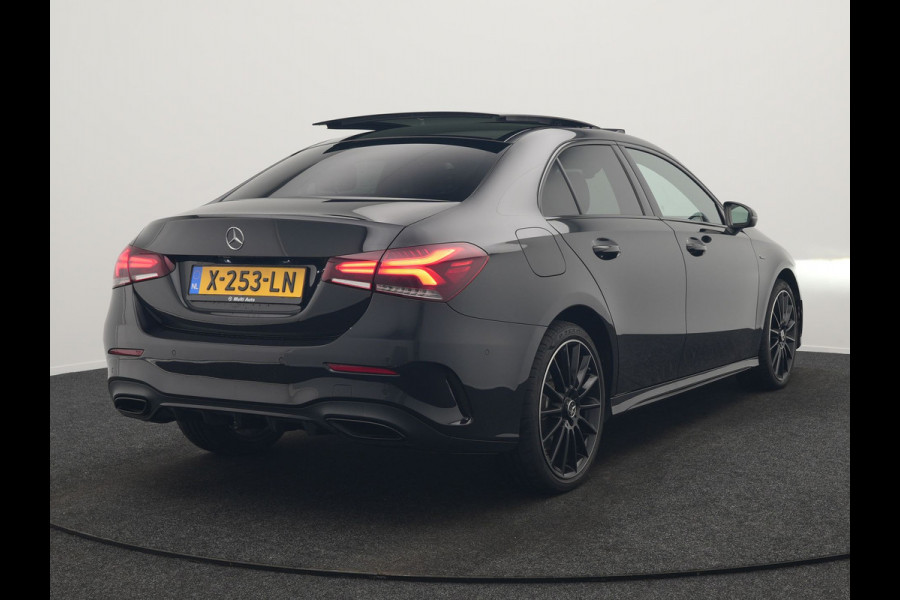 Mercedes-Benz A-Klasse 250 e AMG Line PHEV 218pk | Panodak | Camera | Multibeam LED | Alcantara Sportstoelen Verwarmd | Apple Carplay | Sfeerverlichting | Blis | Cruise Control | Navigatie | Virtual | DAB | Plug In Hybrid |