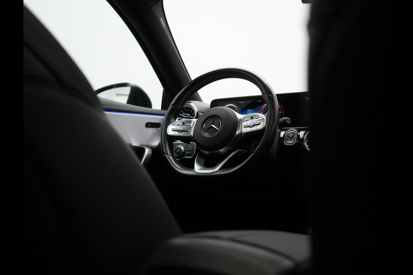 Mercedes-Benz A-Klasse 250 e AMG Line PHEV 218pk | Panodak | Camera | Multibeam LED | Alcantara Sportstoelen Verwarmd | Apple Carplay | Sfeerverlichting | Blis | Cruise Control | Navigatie | Virtual | DAB | Plug In Hybrid |