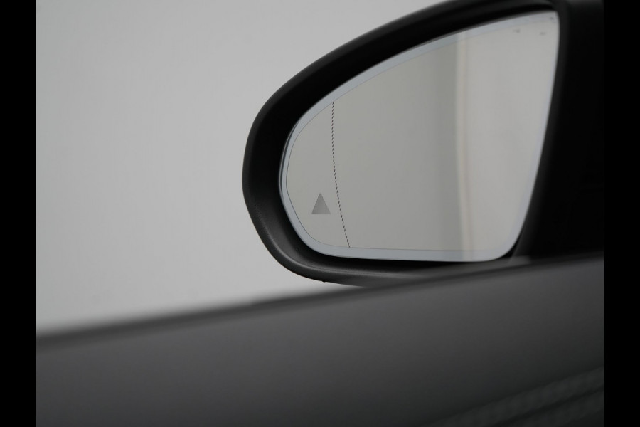 Mercedes-Benz A-Klasse 250 e AMG Line PHEV 218pk | Panodak | Camera | Multibeam LED | Alcantara Sportstoelen Verwarmd | Apple Carplay | Sfeerverlichting | Blis | Cruise Control | Navigatie | Virtual | DAB | Plug In Hybrid |