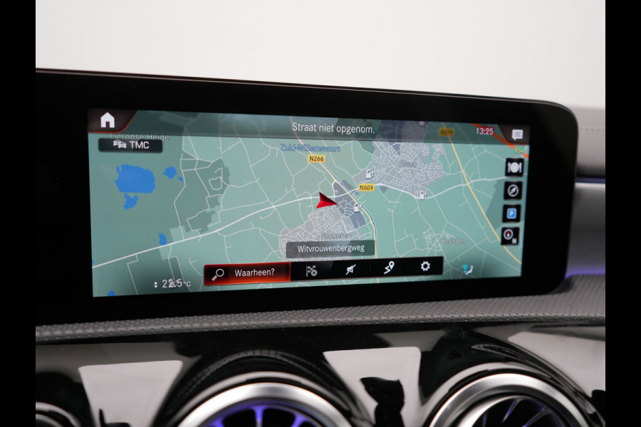 Mercedes-Benz A-Klasse 250 e AMG Line PHEV 218pk | Panodak | Camera | Multibeam LED | Alcantara Sportstoelen Verwarmd | Apple Carplay | Sfeerverlichting | Blis | Cruise Control | Navigatie | Virtual | DAB | Plug In Hybrid |
