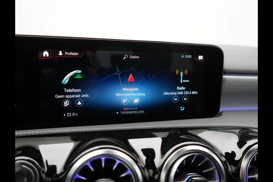 Mercedes-Benz A-Klasse 250 e AMG Line PHEV 218pk | Panodak | Camera | Multibeam LED | Alcantara Sportstoelen Verwarmd | Apple Carplay | Sfeerverlichting | Blis | Cruise Control | Navigatie | Virtual | DAB | Plug In Hybrid |