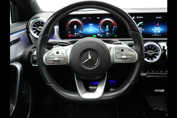 Mercedes-Benz A-Klasse 250 e AMG Line PHEV 218pk | Panodak | Camera | Multibeam LED | Alcantara Sportstoelen Verwarmd | Apple Carplay | Sfeerverlichting | Blis | Cruise Control | Navigatie | Virtual | DAB | Plug In Hybrid |