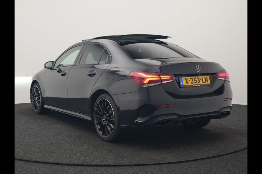 Mercedes-Benz A-Klasse 250 e AMG Line PHEV 218pk | Panodak | Camera | Multibeam LED | Alcantara Sportstoelen Verwarmd | Apple Carplay | Sfeerverlichting | Blis | Cruise Control | Navigatie | Virtual | DAB | Plug In Hybrid |