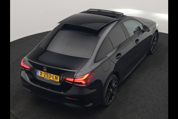 Mercedes-Benz A-Klasse 250 e AMG Line PHEV 218pk | Panodak | Camera | Multibeam LED | Alcantara Sportstoelen Verwarmd | Apple Carplay | Sfeerverlichting | Blis | Cruise Control | Navigatie | Virtual | DAB | Plug In Hybrid |